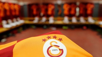 Galatasaray'da üç futbolcu ayrılıyor