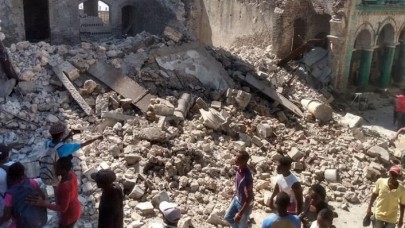 Haiti'de 7, 2 büyüklüğünde deprem: Yüzlerce ölü var