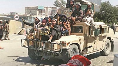 Hezimetin nedeni belli oldu! Afgan subaylar Taliban'dan para almış: Bakın kaç dolara satmışlar!