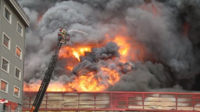 İstanbul'da büyük yangın: Patlama sesleri geldi! Valilikten açıklama