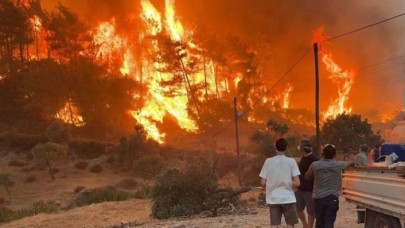 İşte yangınlarda son durum: Bir mahalle yandı,  bir mahalle boşaltıldı,  alevlerin yaklaştığı santralde alarm!