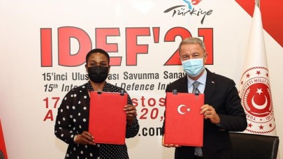 Milli Savunma Bakan Akar'dan IDEF'21'de yoğun görüşme trafiği