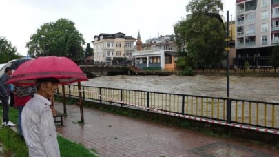 Ordu'da sel! Meteoroloji 4 şehiri daha uyardı: Kuvvetli yağış bekleniyor