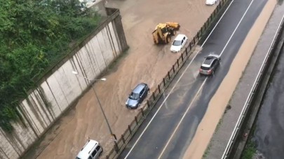 Rize’de şiddetli yağış: Karayolu trafiğe kapandı