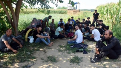 Sınır kapıları açıldı dediler: Afgan mülteciler sınıra yığıldı!