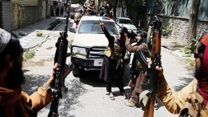 Taliban ev ev gezerek 12 yaşından büyük kız çocuklarını topluyor! Tabutlarla kaçırmışlar!