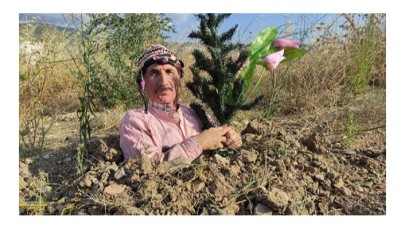 Ünlü tiyatrocu Keskin toprağı kazıp kendini diri diri gömdü