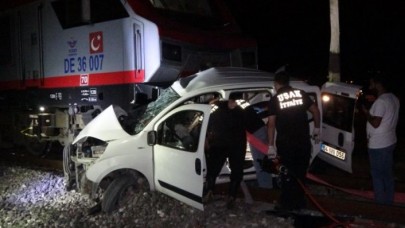 Uşak'ta tren otomobile çarptı: İsmet Özçelik ve Serap Özçelik öldü