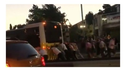 Vatandaş tepkili! İBB taşımıyor halk taşıyor İBB'yi