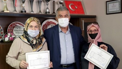 70'inden sonra liseyi bitiren torun sahibi kadınlar,  üniversite sınavına hazırlanıyor