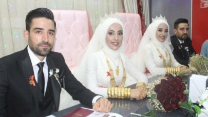 Adıyaman'da ikiz kardeşler Abuzer ve Gaffari Koparal,  ikiz kız kardeşler Nurgül ve Nursel Tepe ile evlendi