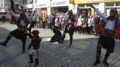 Balıkesir'deki çarşaflı kadın gösterisine büyük tepki: Kaymakam Turgay Ünsal merkeze çekildi