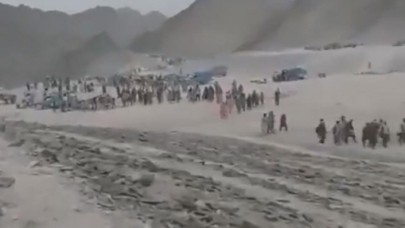 Binlerce Afgan ülkeden çıkmak için yollara düştü,  ilk varış noktaları Türkiye olacak