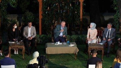 Cumhurbaşkanı Erdoğan gençlerle buluştu: Eşimle şiir gibi bir yaşamımız var!
