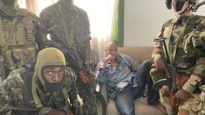 Eski Fransız lejyoneri albay,  Gine'de darbe yaptı: Cumhurbaşkanı gözaltında!
