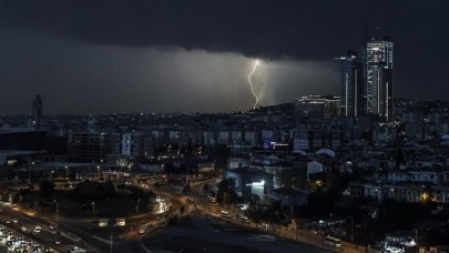 İstanbul'da kuvvetli sağanak ve fırtına etkili oluyor