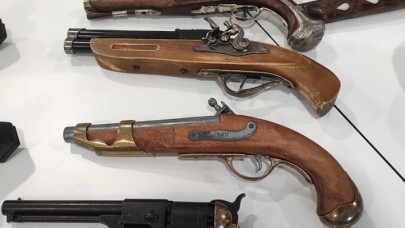 İstanbul Havalimanı'nda ele geçirilen malzemeler sergilendi