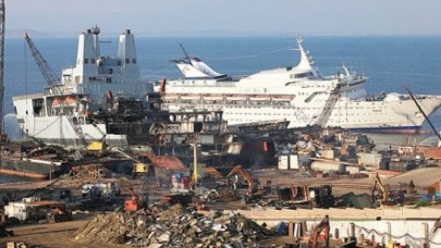 İzmir'de tersanede feci olay: İlyas Bıdık ve Veli Bal öldü