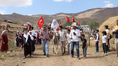 Kırgız Türklerinin düzenlediği 'kültür şenliği' renkli görüntülere sahne oldu