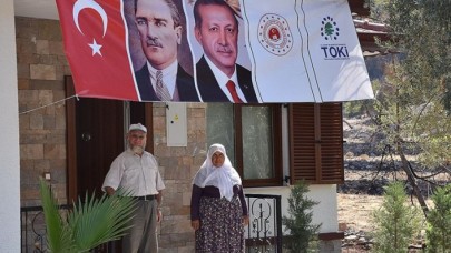 Marmaris'te orman yangınında evlerini kaybeden çift,  yeni evlerine kavuştu