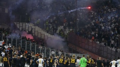 Marsilya'da olay: Fransız polisinden Galatasaraylı taraftarlara sert müdahale