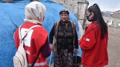 Sağlık ekipleri Kars'ta aşılama için kapı kapı dolaşıyor