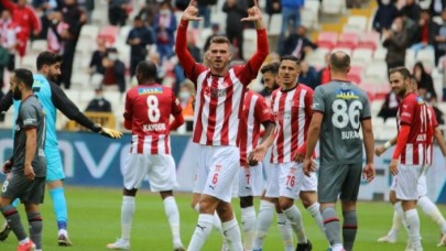 Sivasspor,  Karagümrük'ü dağıttı!