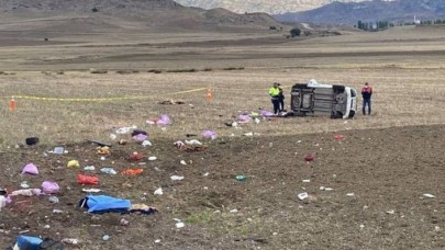 Sungurlu'da feci kaza: Zekine Kılınç ve Maviş Savaş öldü