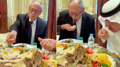 Suudi Arabistan’da vali,  Japonya Büyükelçisine eliyle pilav yemeyi öğretti