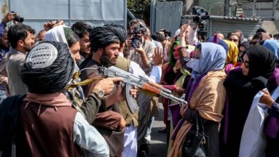 Taliban,  kadınlara yeni yasaklar koydu ve uyardı: Ağır sonuçları olur!
