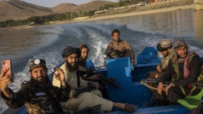 Taliban'dan yeni yasaklar: Selfie çekmek,  eğlenmek,  şık kıyafet,  ayakkabı!