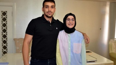 Tıp fakültesini kazanan iki kardeş ailenin gururu oldu