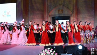 'Türk Dünyası Kültür Başkenti' etkinliğinde,  Özbekistan'ın tarihi Hive şehri açık hava gösteri alanına dönüştü