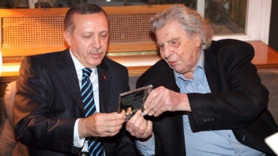 Türkiye dostu dünyaca ünlü müzisyen Mikis Theodorakis öldü: Mikis Theodorakis kimdir? İşte roman gibi olan hayatı