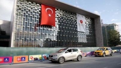 Yenilenen Taksim Atatürk Kültür Merkezi'nin adı değişti mi? Tabelası koyuldu