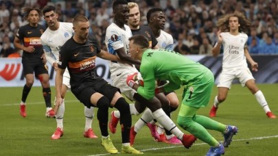 2 direk,  1 penaltı VAR'a takıldı,  olaylar çıktı: Galatasaray,  Marsilya'dan lider döndü!