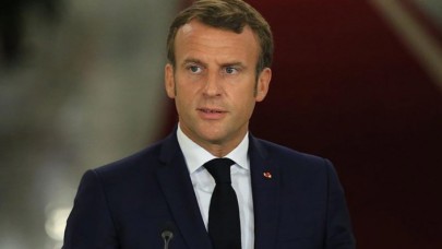 Afrikalı gençlerden Macron'a tepki! Ülkelerimizden sömürgeci elinizi çekin