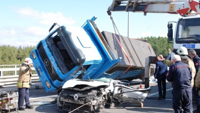 Beykoz'da kamyon otomobilin üzerine devrildi: Ozman Baran Öz öldü