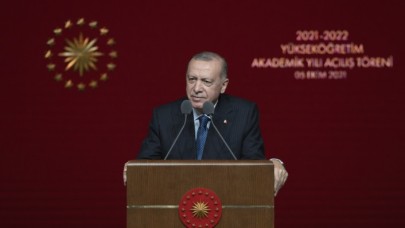 Erdoğan:Rektörünün arabasının üstüne çıkıp,  orada tepinen öğrencilerin olduğu bir Türkiye'yi ben kabullenemiyorum