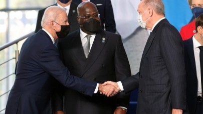Cumhurbaşkanı Erdoğan G20 Liderler Zirvesi'nde aile fotoğrafı çekimine katıldı: Biden ile dikkat çeken buluşma