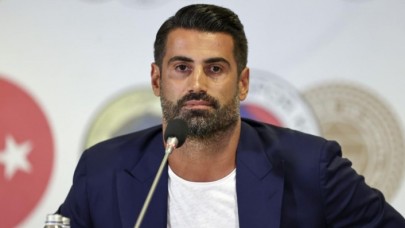 Fenerbahçeliler Volkan'ı sildi: Beraber poz verdiği kişiyi gören taraftarlar çıldırdı!