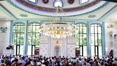 Hollanda'da skandal cami soruşturması! Gizlice izlediler