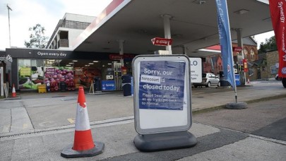 İngiltere'de benzin fiyatı litre başına 1, 42 sterlinle rekor seviyeye yükseldi