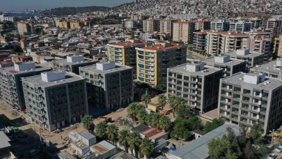 İzmir'de depremzedeler yeni evlerine kavuşuyor