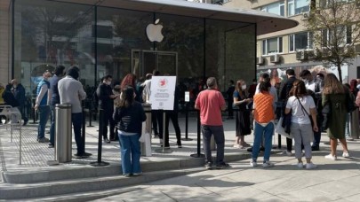 Kadıköy'de 20 bin liralık iPhone çılgınlığı devam ediyor