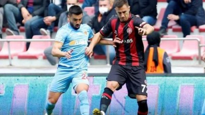 Kayserispor-Karagümrük: Kıran kırana maçta 3 gol,  2 kırmızı kart!