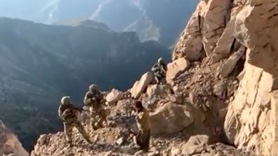 Mehmetçik'ten 1917 rakımlı Avaşin'de nefes kesen operasyon: Neye uğradıklarını şaşırdılar!