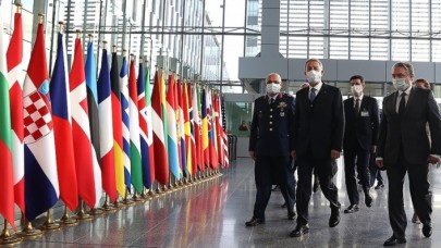 Milli Savunma Bakanı Akar NATO Karargahı'nda