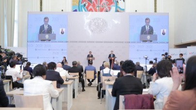 Özbekistan'da yapılan seçimleri Cumhurbaşkanı Mirziyoyev yeniden kazandı