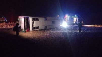 Sivas'ta tur otobüsü devrildi: Doktor Hasan Hüseyin Saltık öldü,  24 kişi yaralandı